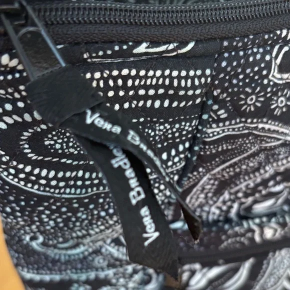 Vera Bradley Black and White Paisley Crossbody shoulder Bag - Picture 4 of 6